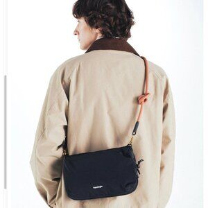 Topologie Bottle Sacoche Large (Strap NOT included).